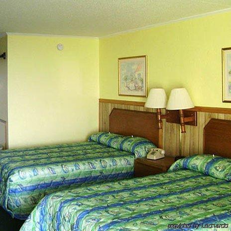 Sea Hawk Oceanfront Motel Миртл-Бич Номер фото