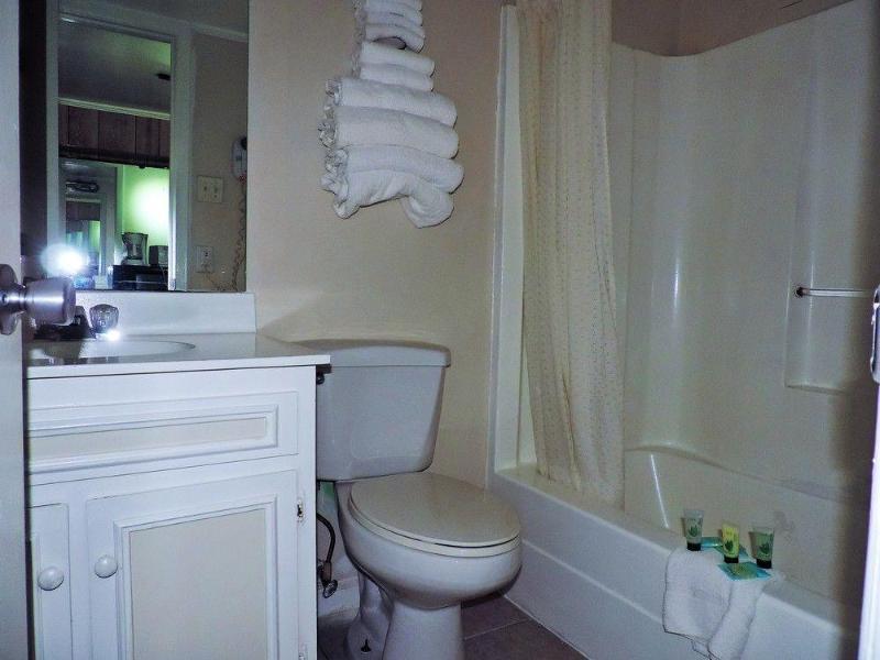 Sea Hawk Oceanfront Motel Миртл-Бич Экстерьер фото