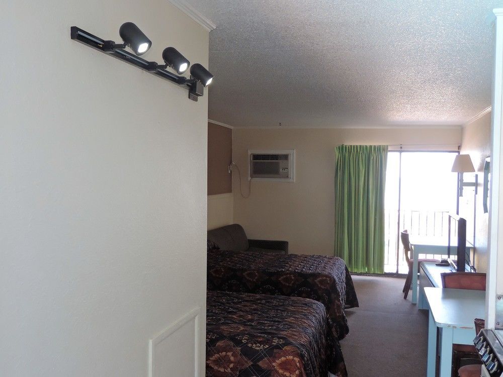 Sea Hawk Oceanfront Motel Миртл-Бич Экстерьер фото