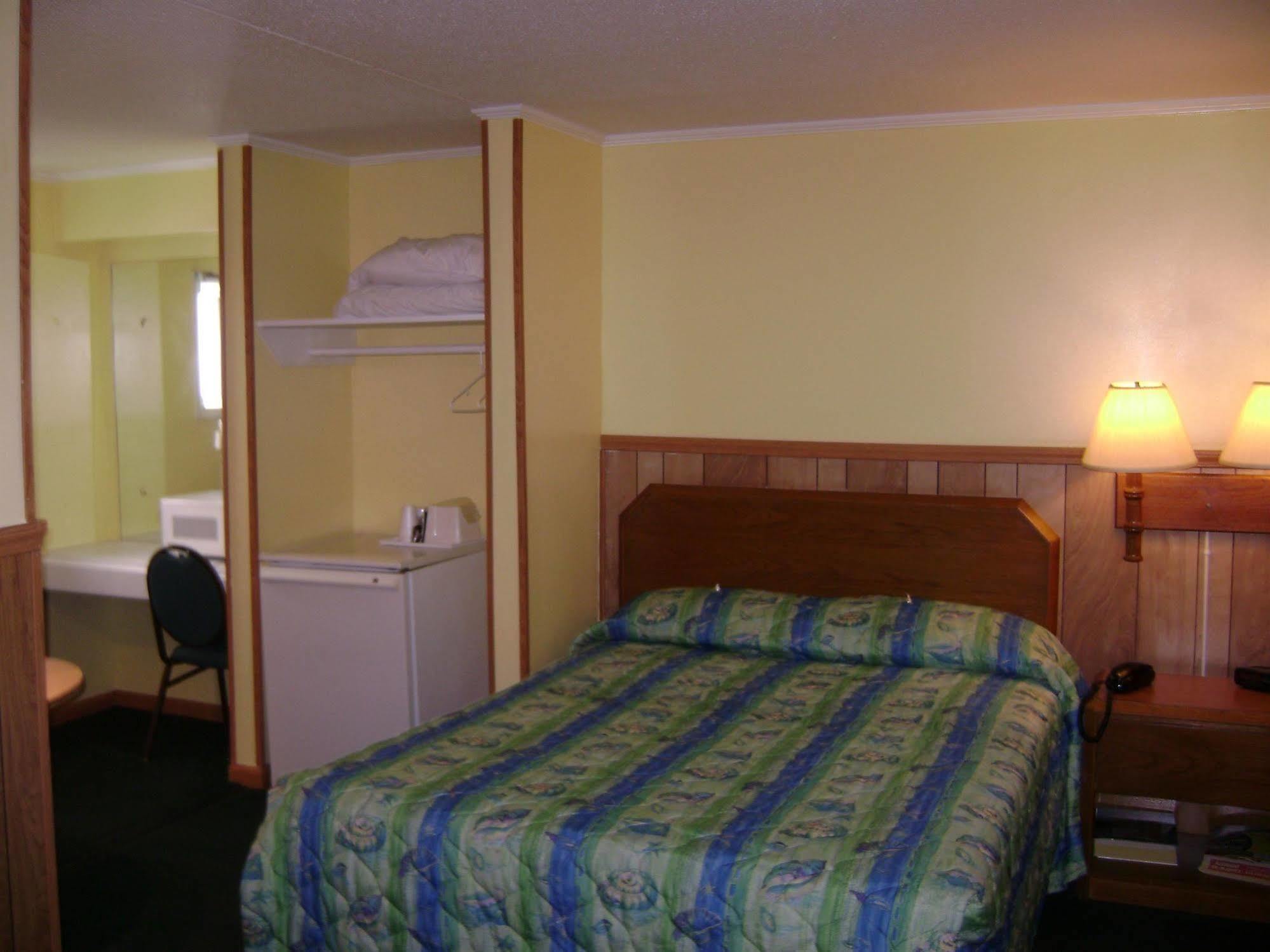 Sea Hawk Oceanfront Motel Миртл-Бич Экстерьер фото