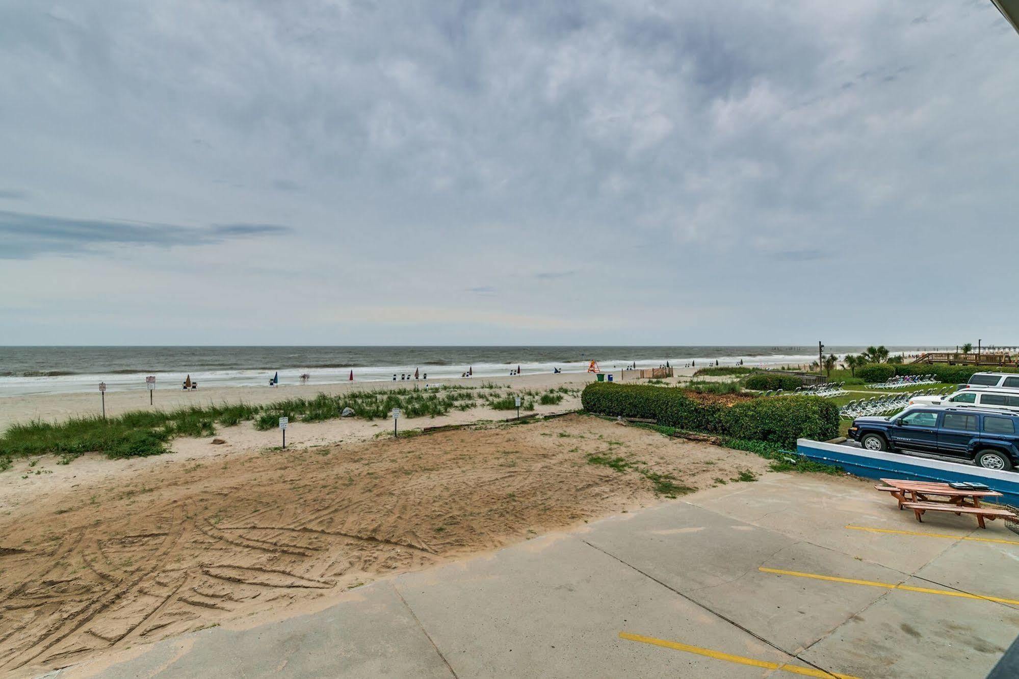 Sea Hawk Oceanfront Motel Миртл-Бич Экстерьер фото