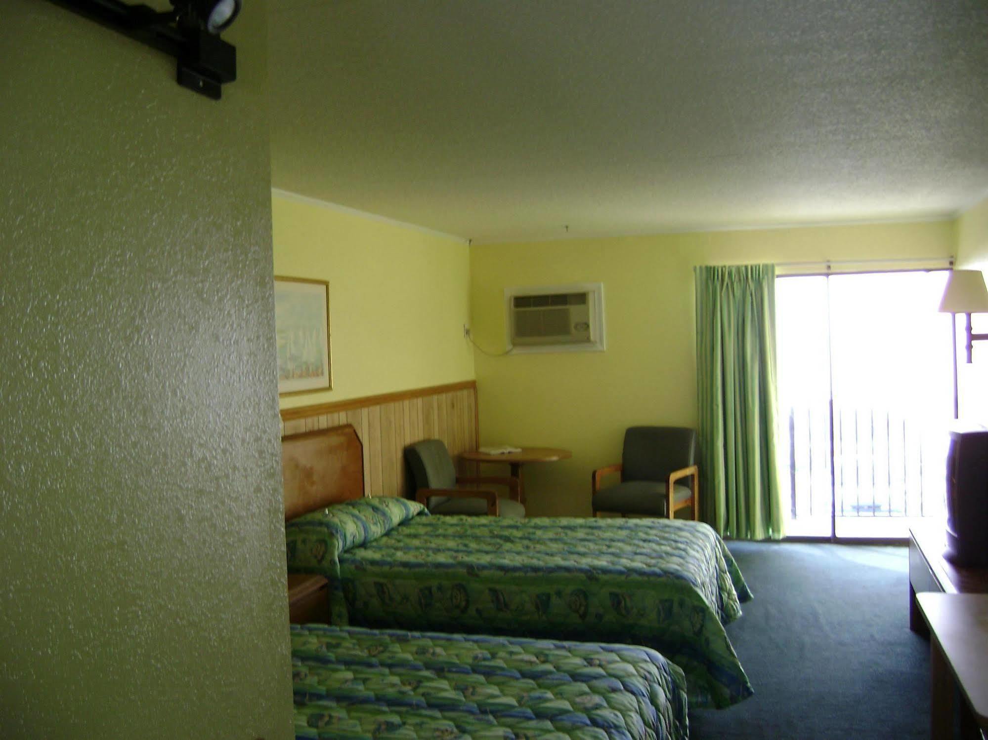 Sea Hawk Oceanfront Motel Миртл-Бич Экстерьер фото
